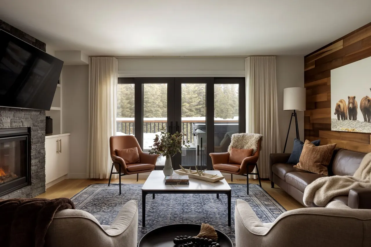 Bright, well-appointed mountain home living room